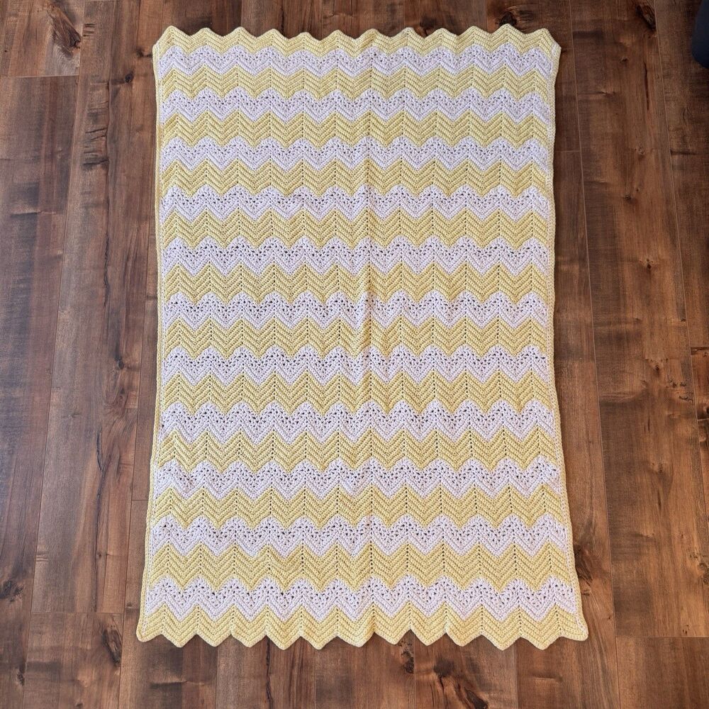 Vintage Handmade Crochet Afghan Baby Blanket 45”x32” Zigzag Yellow White Unisex